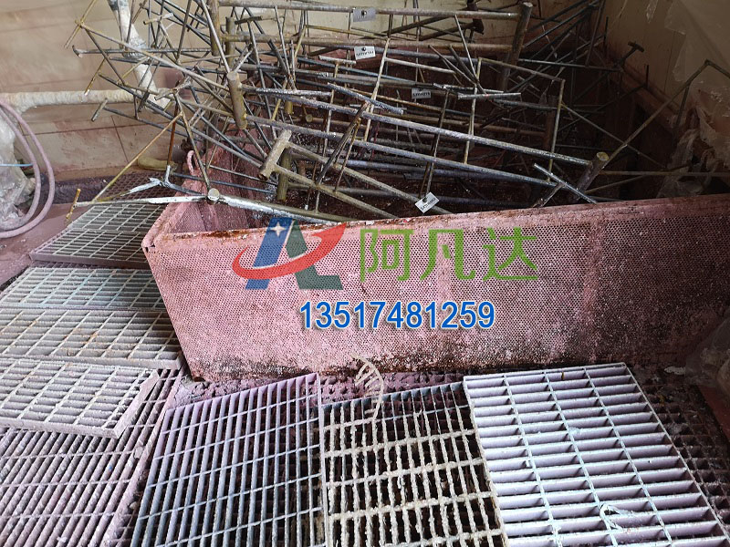 格柵環保脫漆處理現場